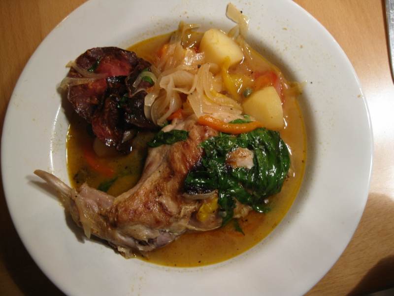 Geschmorte Kaninchenkeulen mit Chorizo